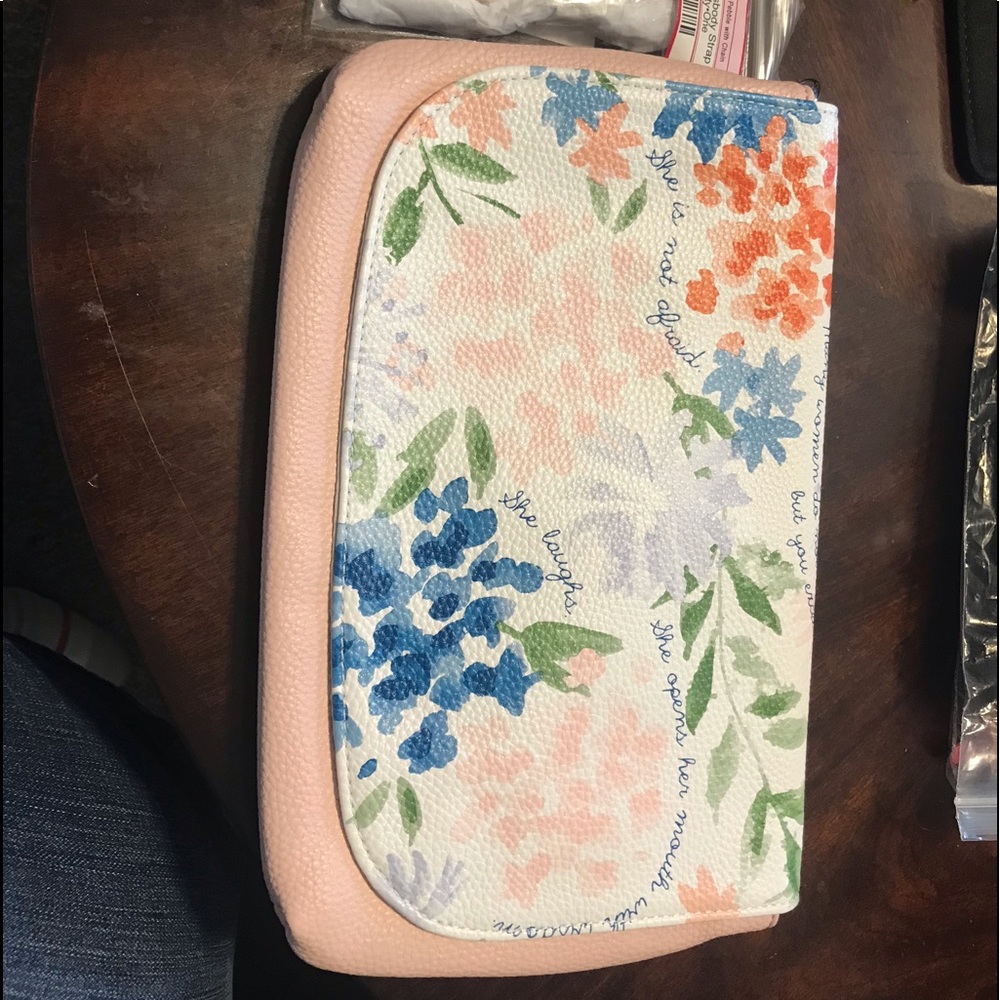 Studio thirty one clutch body with crossbody strap